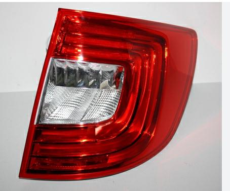 Articolo HM6B4 - FANALE P/SX SKODA SUPERB SW 01/13>