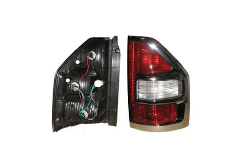 Articolo RWGRQ - FANALE P/DX CORNICE CROM 3 CONNETTORI MITSUB PAJERO 01/01/>12/02