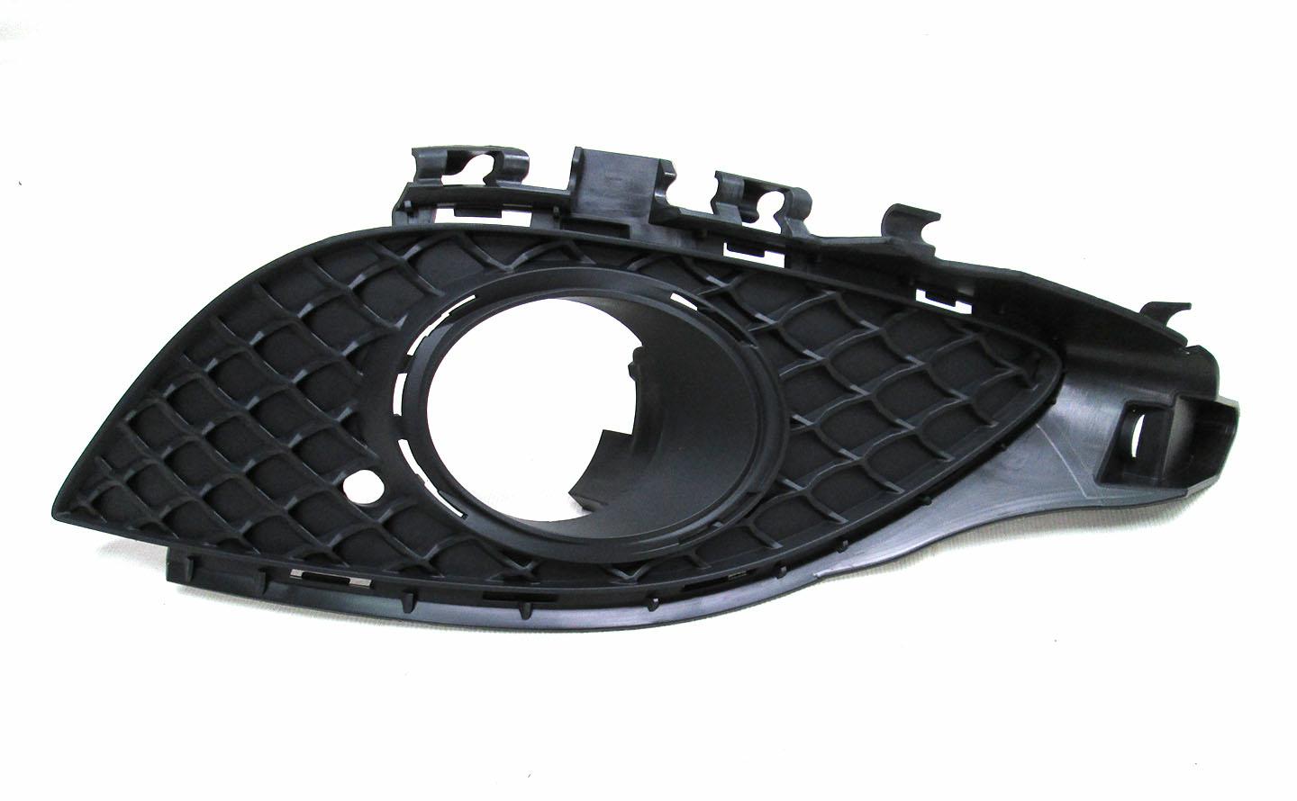 Articolo YVRRF - GRIGLIA P/TI A/DX C/FEND+FORI CROM MERCED CLASSE A W176 06/12>